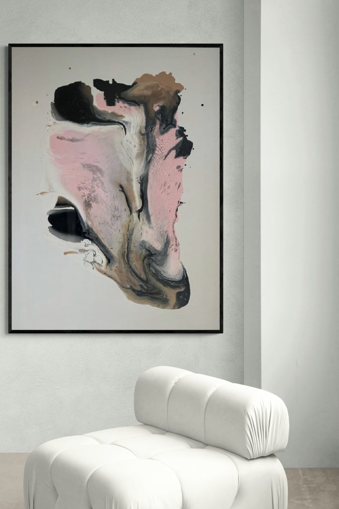 minimalist-room-with-a-leather-chair